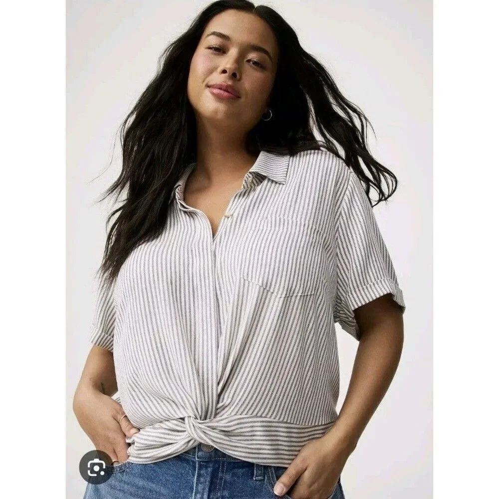 NWT Torrid 2025 Womens Button Up Shirt 1X Crinkle Gauze Stripe Top Twist Front